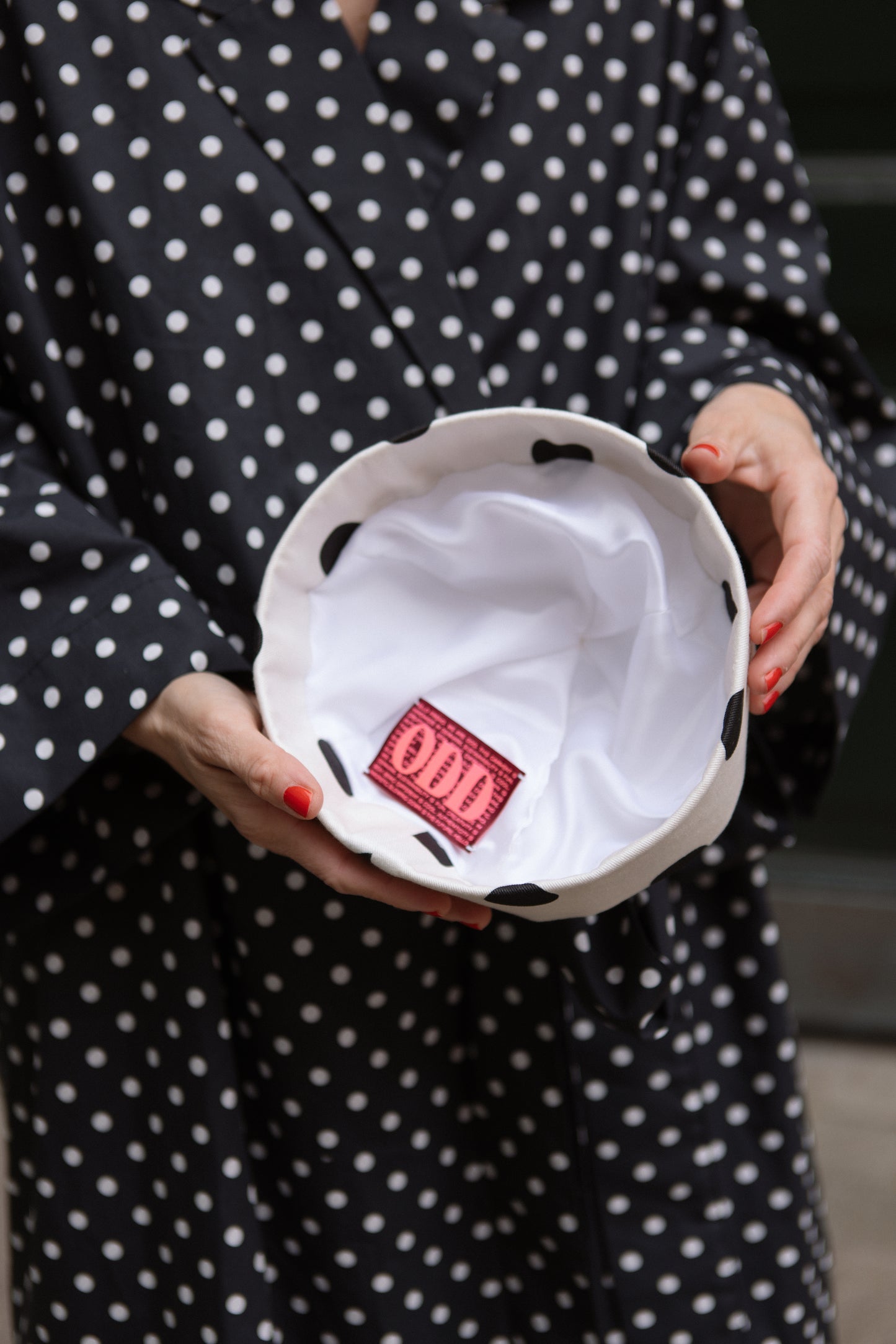 The Odd Hat - Polka Noir